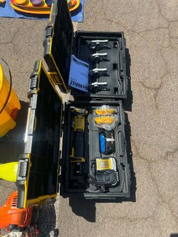 Shop DEWALT
20V MAX Lithium-Ion Cordless Compact Press Tool Kit with (2) 2.0 Ah Batteries, Charger, (4) Press Jaws and (2) Kitboxes