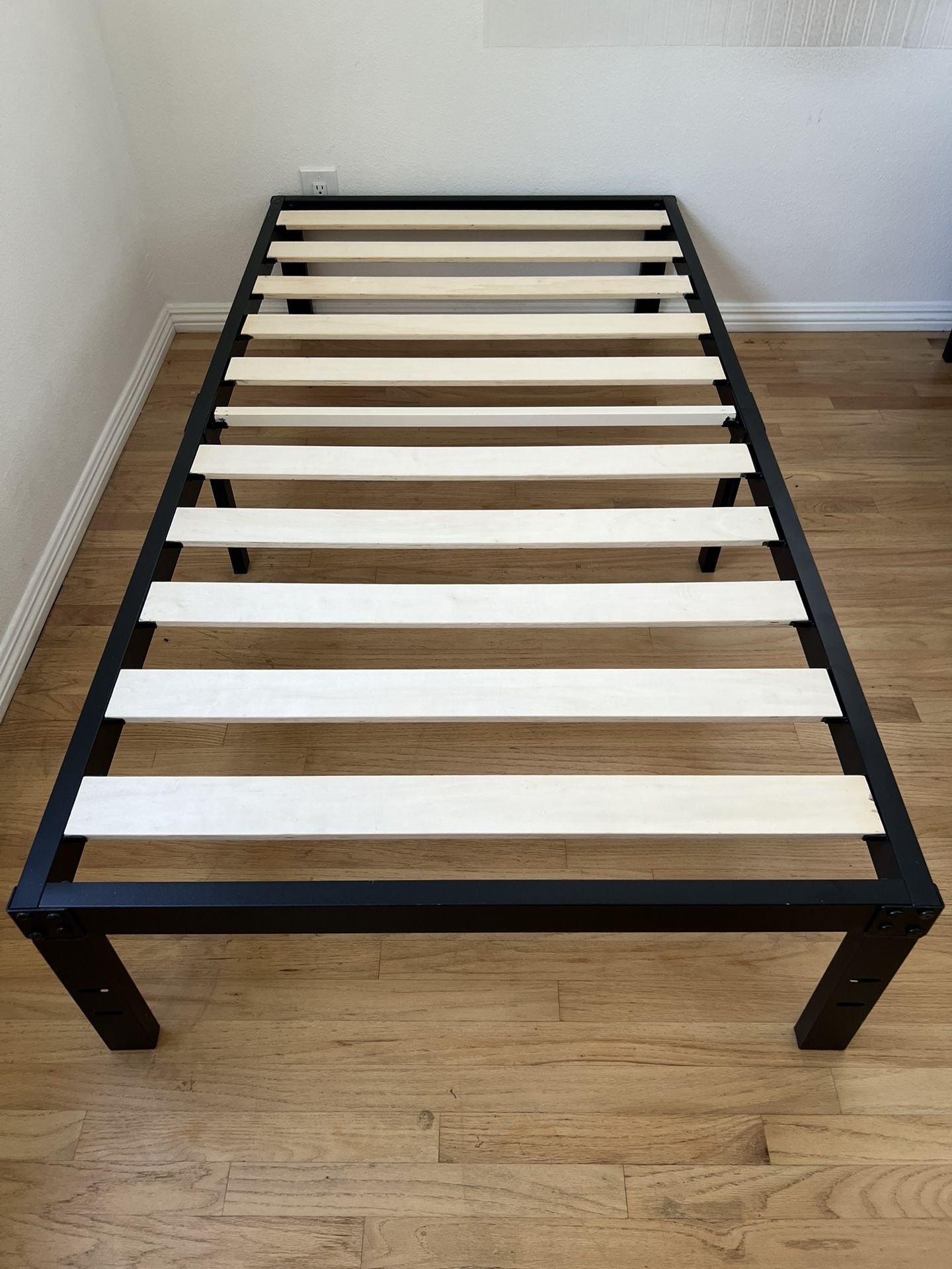 Twin Bed Metal Frame Mattress
