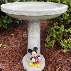 Disney Mickey Coastal 20-in H Gray Polypropylene Complete birdbath