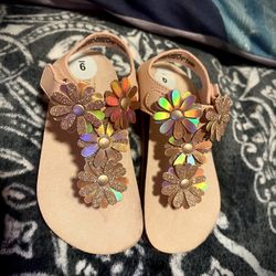 girls size 9 Toddler sandals 🩴 
