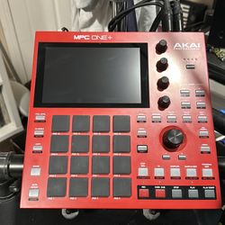 AKAI MPC One + Beat Machine Like New