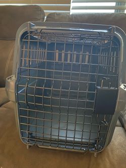 Small pet cage for traveling