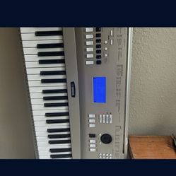 Yamaha 76 Key Keyboard 
