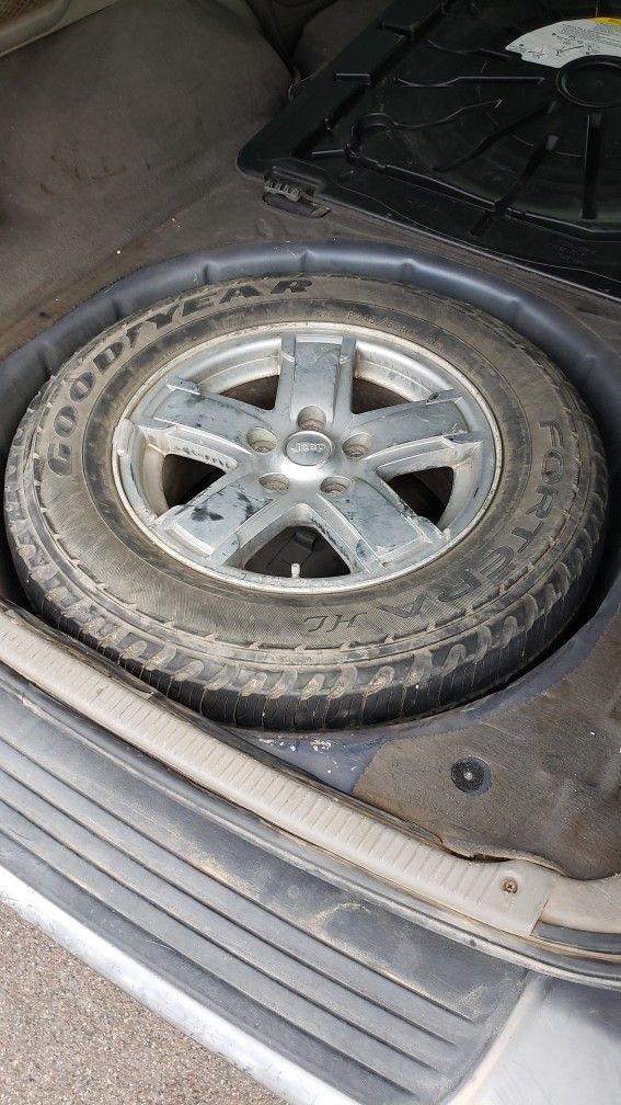 2005-2010 Jeep Grand Cherokee 17" Rim And Tire