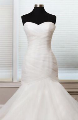 Beautiful Strapless Sweetheart Mermaid Wedding Dress, White, Size 8, New With Tags, Bag Included 