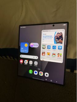 New condition z fold 7 512gb of memory AT&T original carrier unlocked,case and charger included.