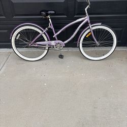 Woman’s single speed cruiser bike