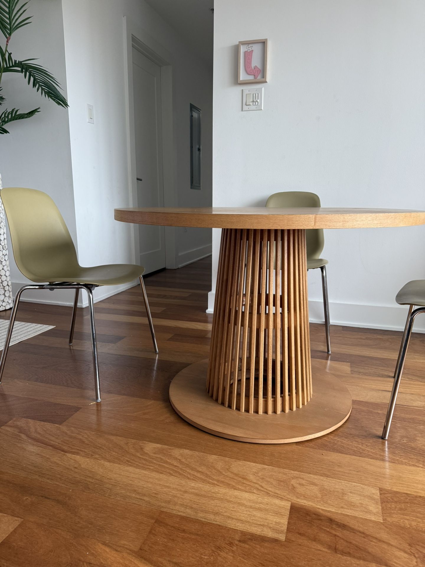 Very New 5 Piece Pedal Stool Dining Set