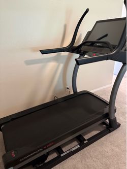 Nordic track commercial X32i treadmill