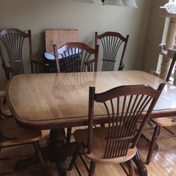 Dining / Kitchen Table w/ 6 Chairs