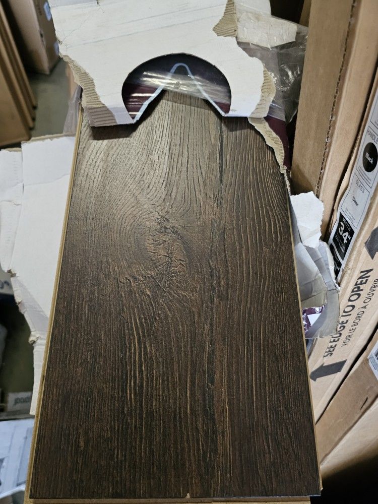Home Decorators Collection
Hayes River Oak 12mm Thick x 7-9/16 in. Wide x 50-5/8 in. Length Water Resistant Laminate Flooring (15.95 sq. ft./cas