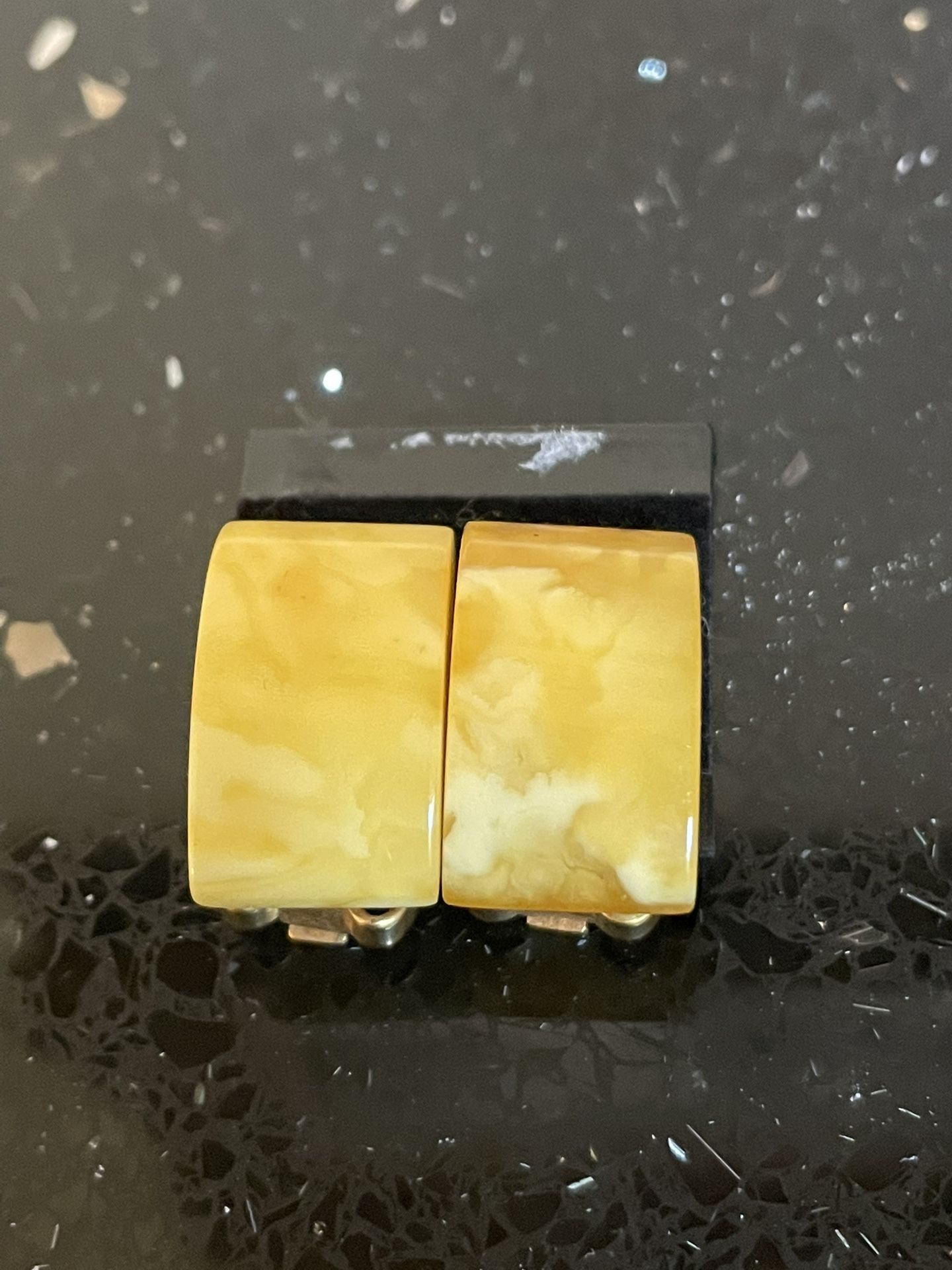 Amber Clips