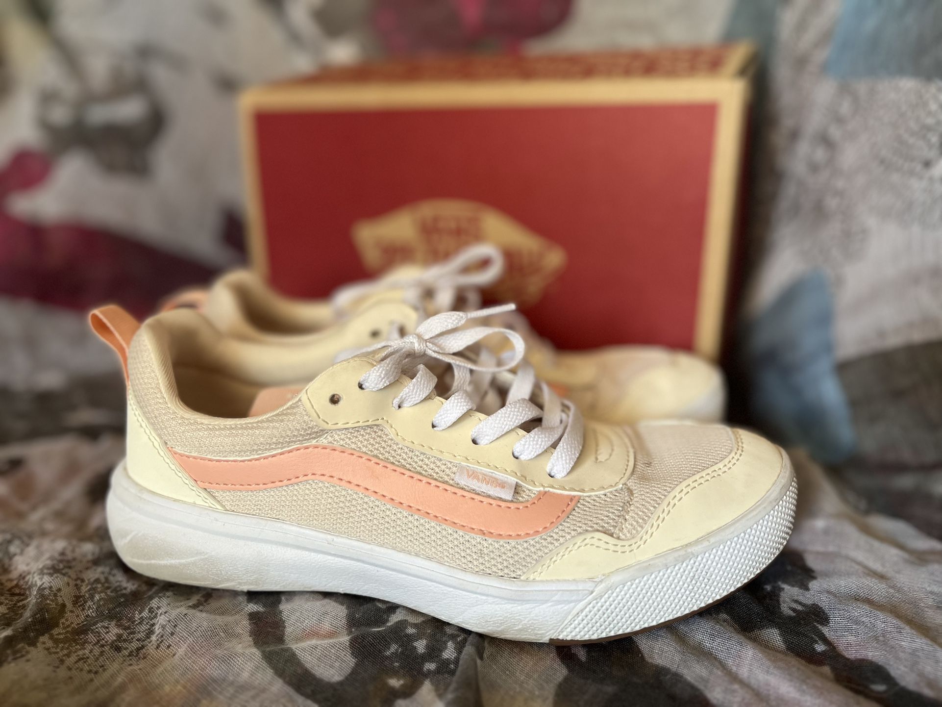 Women’s Vans Range Exp Peach/Beige/White Size 8.5