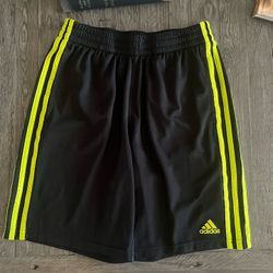 Adidas Boys Shorts Size XL (18/20)