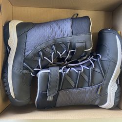 Keen Winter Boots - Kids Size 11