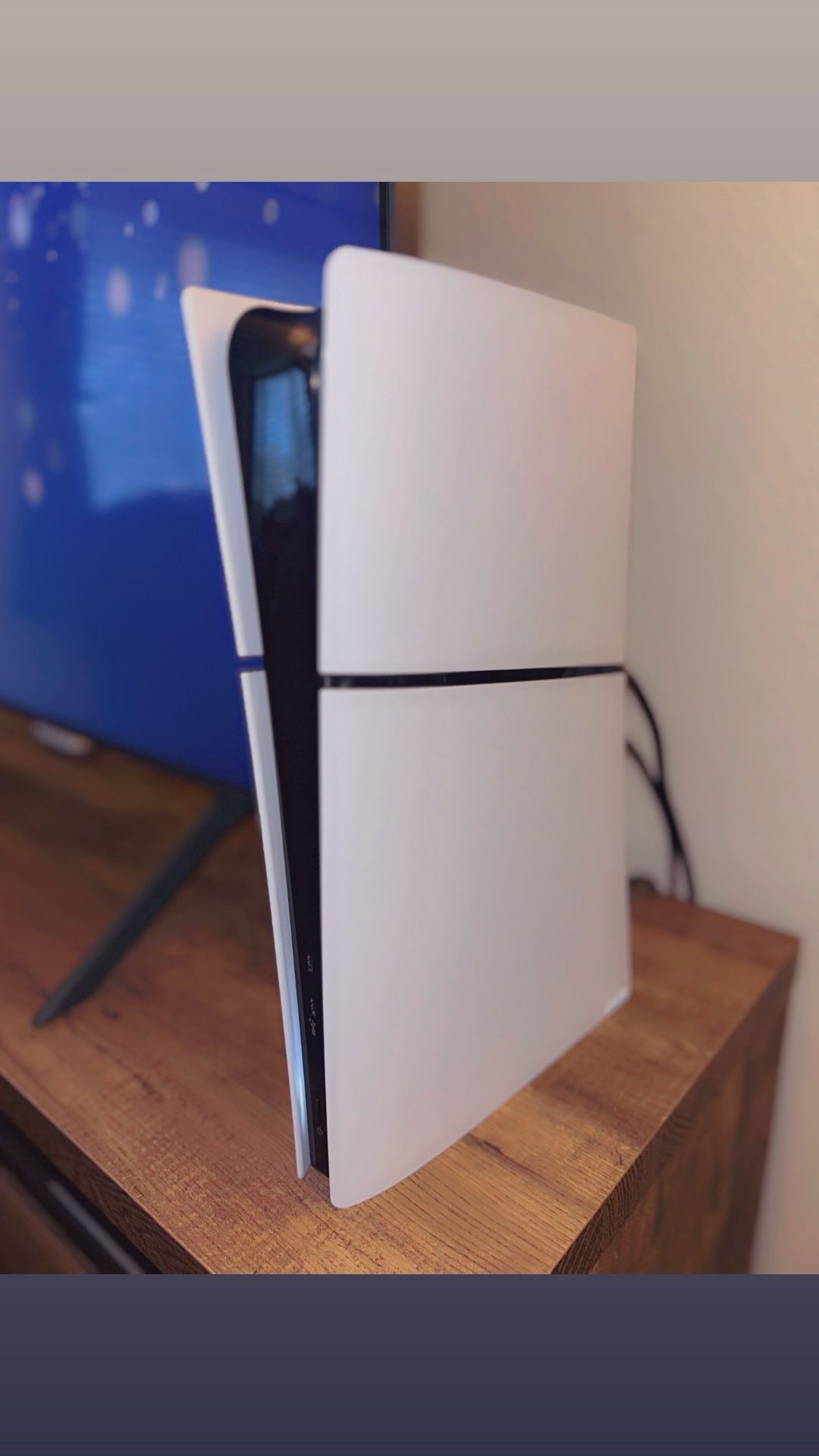 PlayStation 5 Slim 1Tb, 2 Controllers