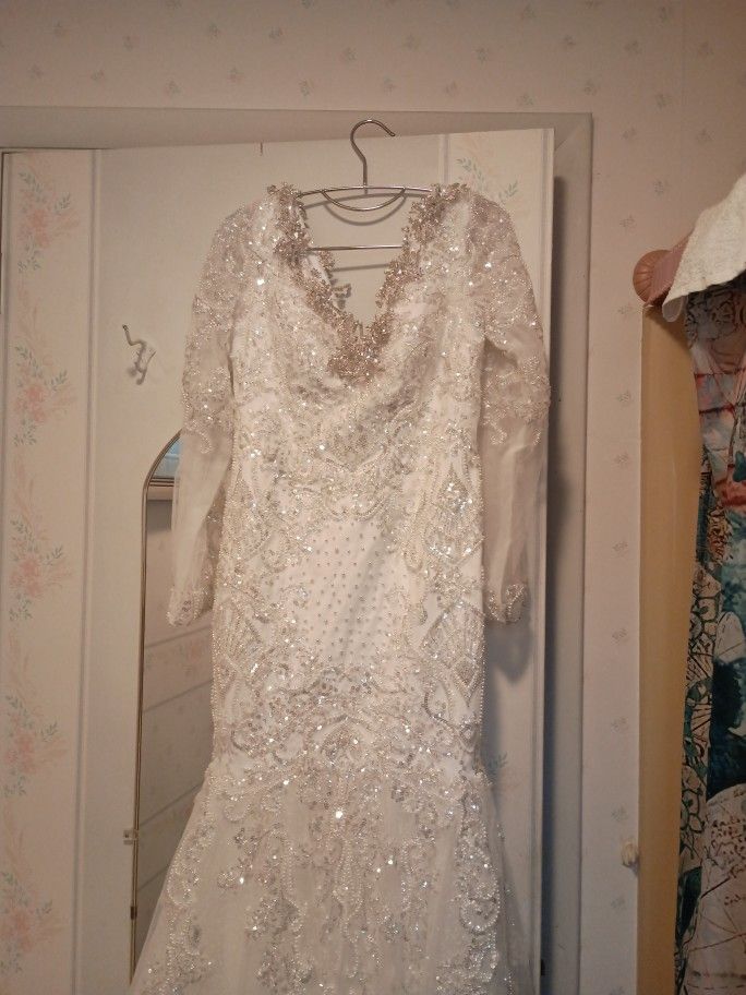Never Been Worn Wedding Dress