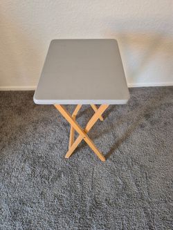 Foldable TV stand