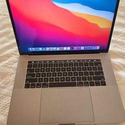 2017 15" Touchbar Macbook Pro 2.9Ghz i7 16Gb Ram 500Gb SSD