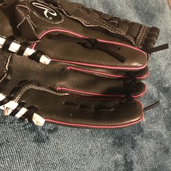 Girls Softball Glove