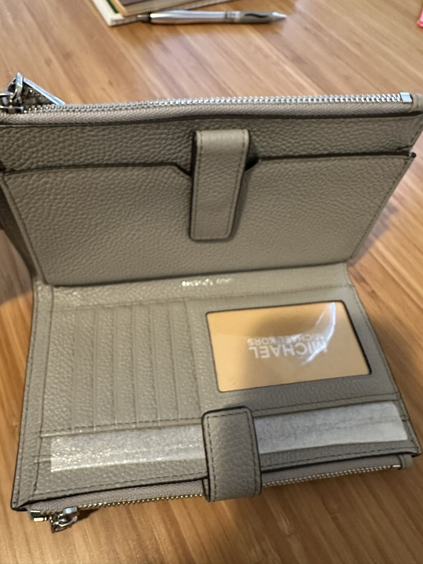 NWT Michael Kors Wallet/Wristlet Pearl Grey