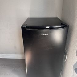 Galanz Mini Fridge with Freezer – Like New