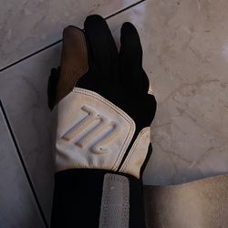 Marucci Adult Blacksmith II Medium Batting Gloves