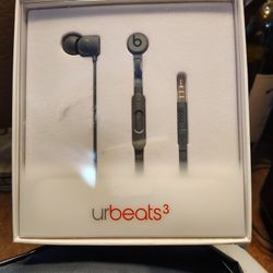 Ear buds By Beats