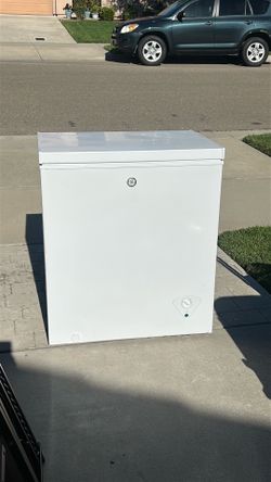 Small deep freezer WORKS gr8