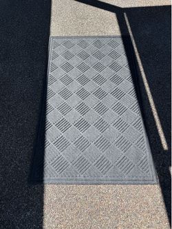 4 matching outdoor or garage rugs 4x3