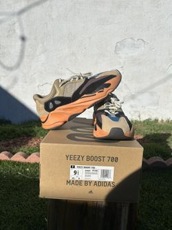YEEZY BOOST 700