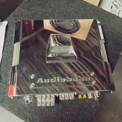 Audiobahn Amplifier OBO  A4004T Amazing Condition. With High Level Input. FREE DELIVERY DEMO PORTLAND VANCOUVER AREA 