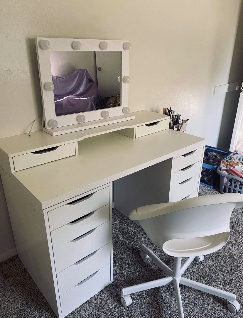 Makeup Table