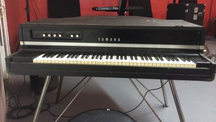 Yamaha CP70 Electric Grand Piano
