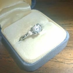 1 CARAT SOLITAIRE MOISSANITE RING