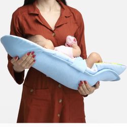 2-in-1 Infant Carrier | Feeding Pillow