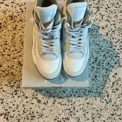 Air Jordan 4s Retro SE Craft ‘Photon Dust’