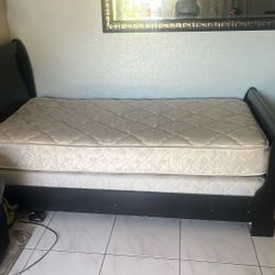 Twin bed 