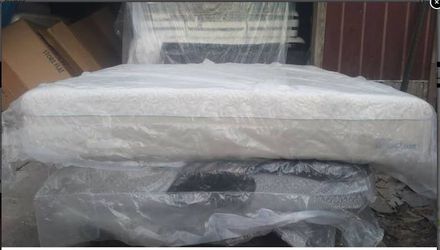 Tempurpedic Cloud Supreme Breeze King Size Mattress (Mattress Only)