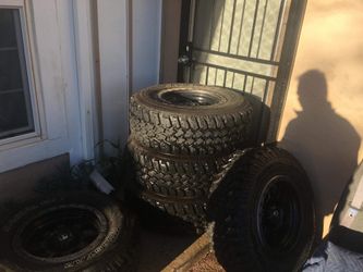 Im selling my 5 rims fuel with tires all terrain for $1400