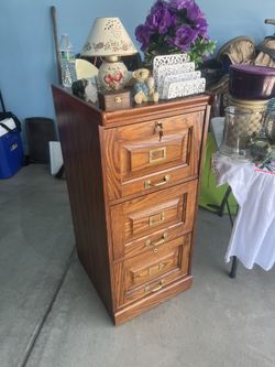 Filing Cabinet / Archivador