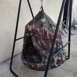 Children's Swing Indoor/Outdoor Hanging Chair. 