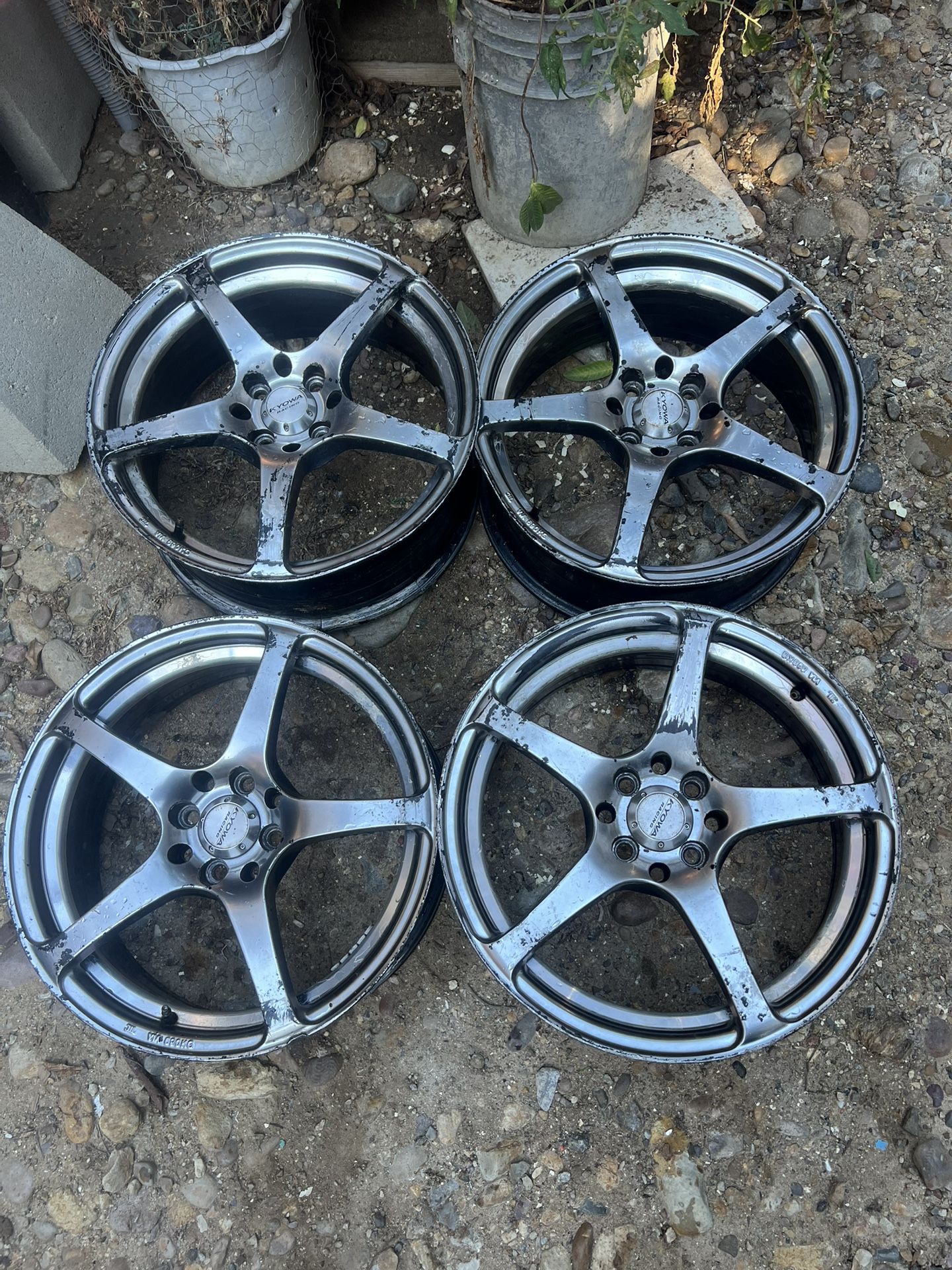 KYOWA RACING 17-inch rims