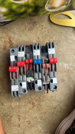 Lot of single pole twin zinsco Circuit Breakers 15A 20A