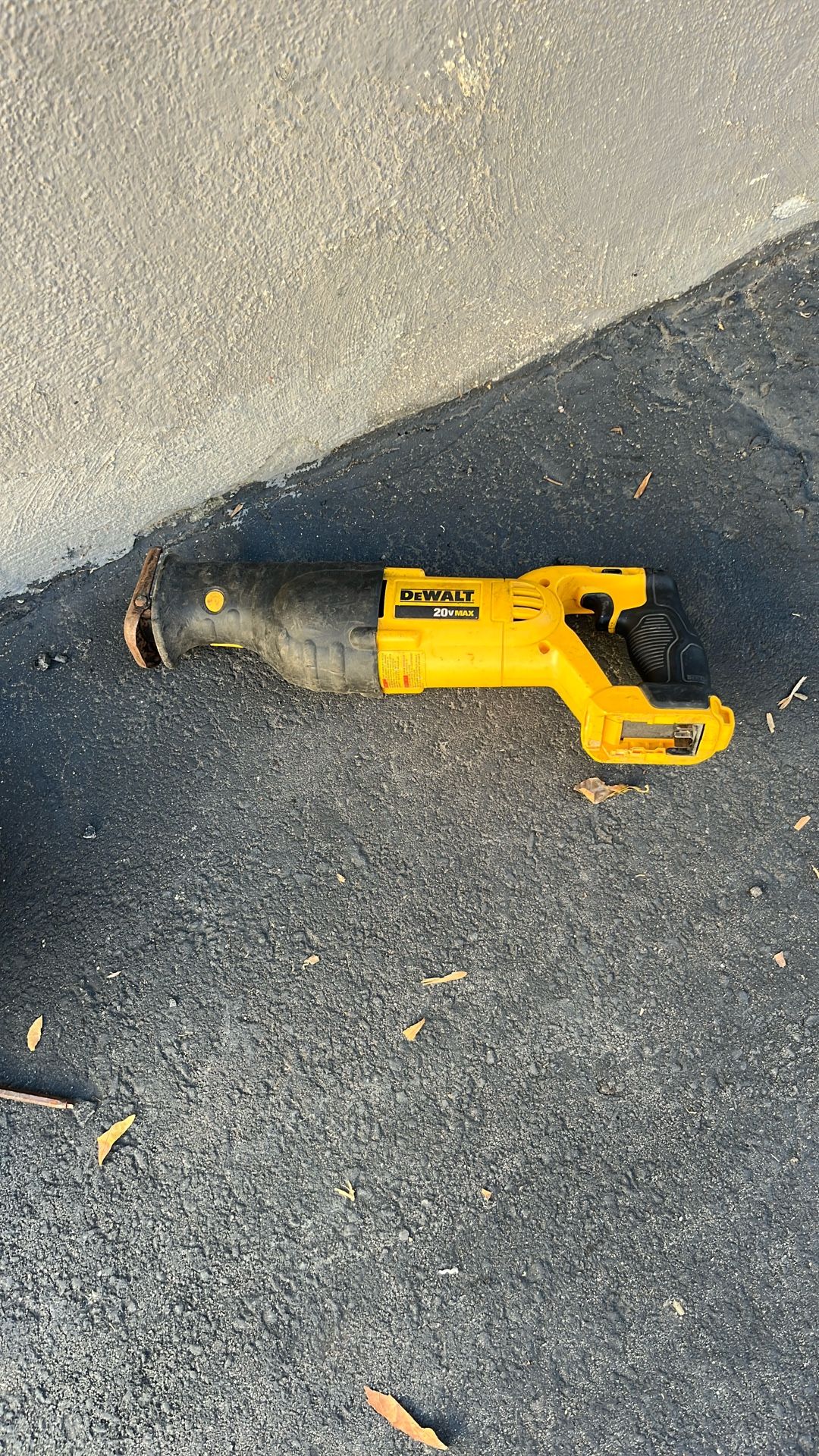 20V DEwalt Sawzall