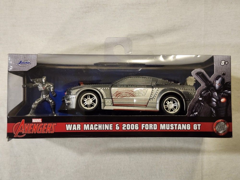 JADA METAL DIECAST 1:32 SCALE. MARVEL AVENGERS. WAR MACHINE. 2006 FORD MUSTANG GT WITH METAL DIECAST WAR MACHINE FIGURE. 