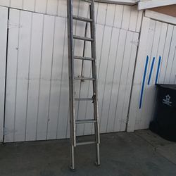 12 Foot Extension Ladder Fiberglass In Excellent Condition  