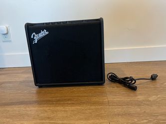 Fender Mustang LT25 Guitar Amp, 25W, Built-in Effects