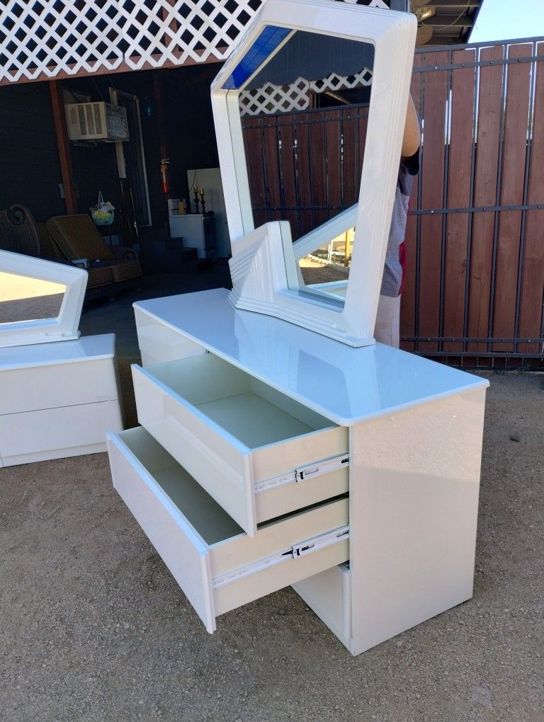 Queen Bedroom Set