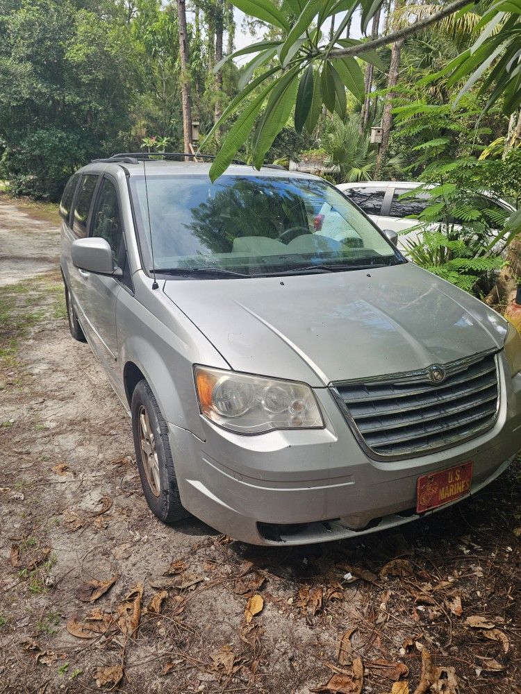 2010 Chrysler Town & Country